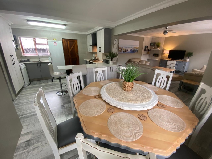 7 Bedroom Property for Sale in Hartenbos Central Western Cape